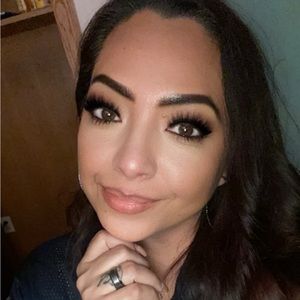 Meet your Posher, Adriana